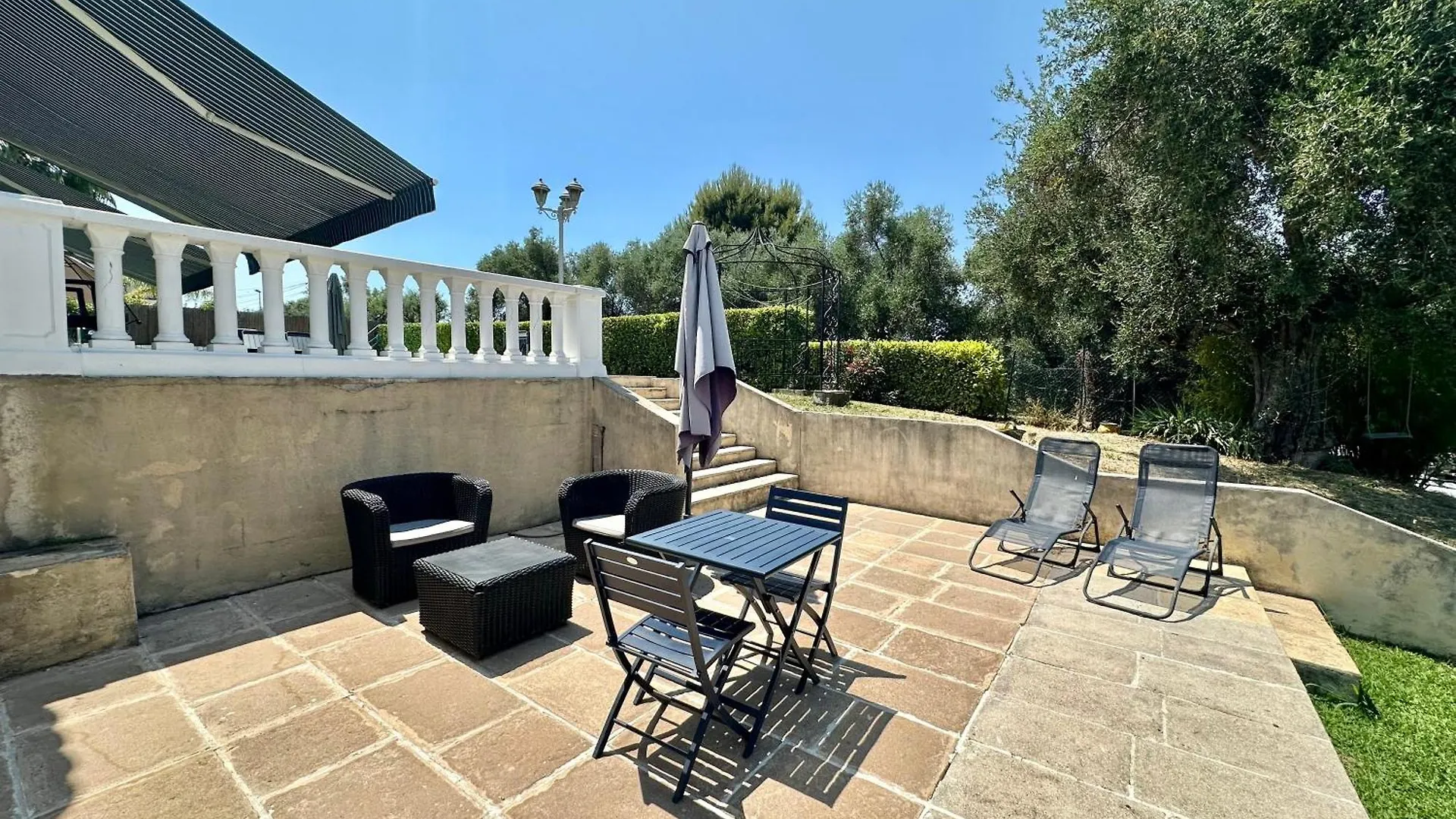 Magnifique Studio Sur Les Hauteurs De Nice, Piscine, Parking Et Wifi フランス